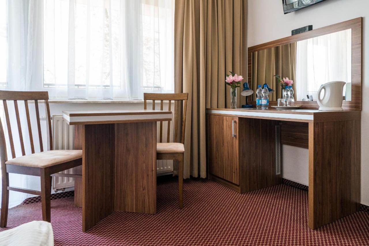 Bed and breakfast Adamar Jastrzębia Góra Extérieur photo